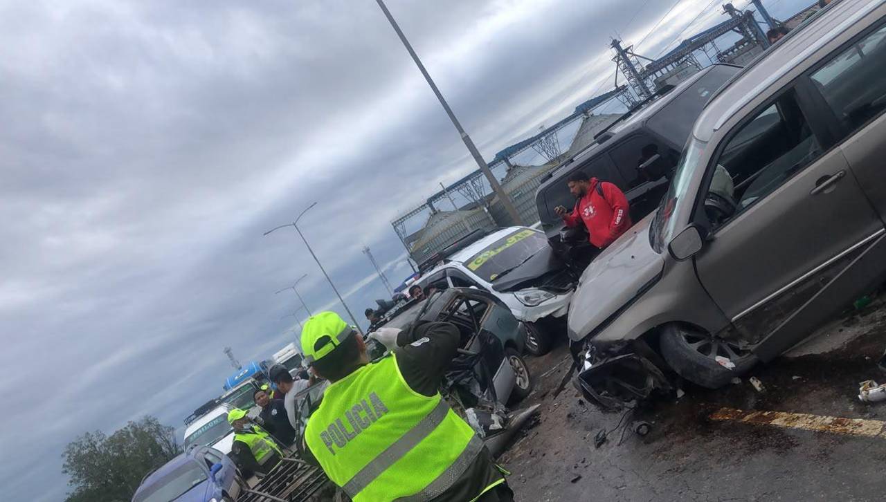 Múltiple colisión en la carretera a Cotoca deja heridos y fallecidos