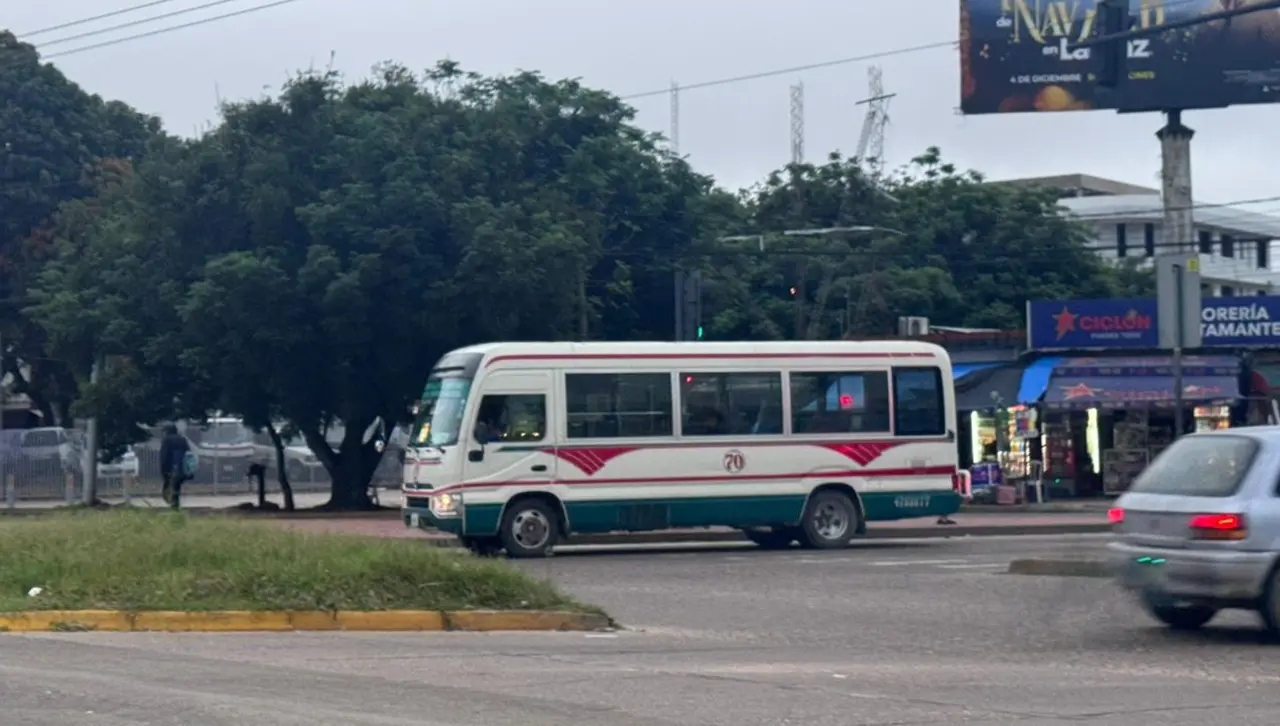 Micreros levantan el paro en la capital cruceña y acuerdan tarifa de Bs 3 hasta el 5 de enero