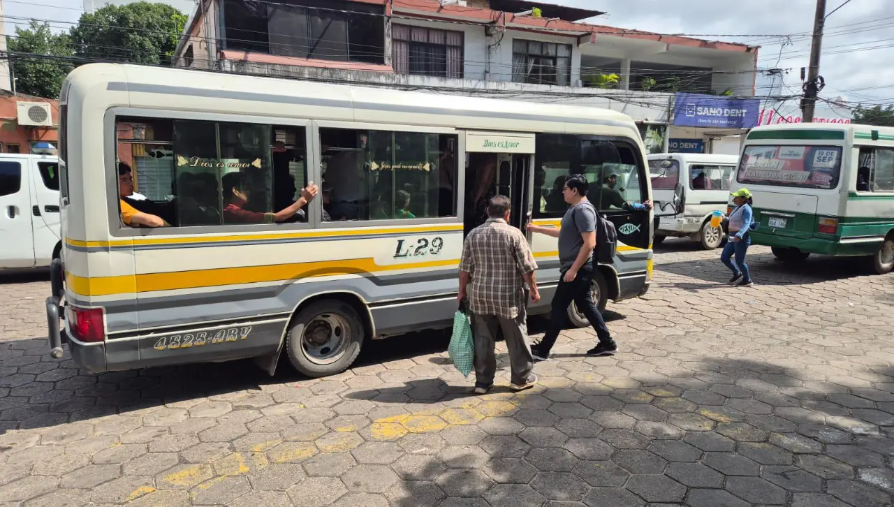 Micreros esperan respuesta de la Alcaldía cruceña sobre aumento del pasaje; el plazo vence este viernes