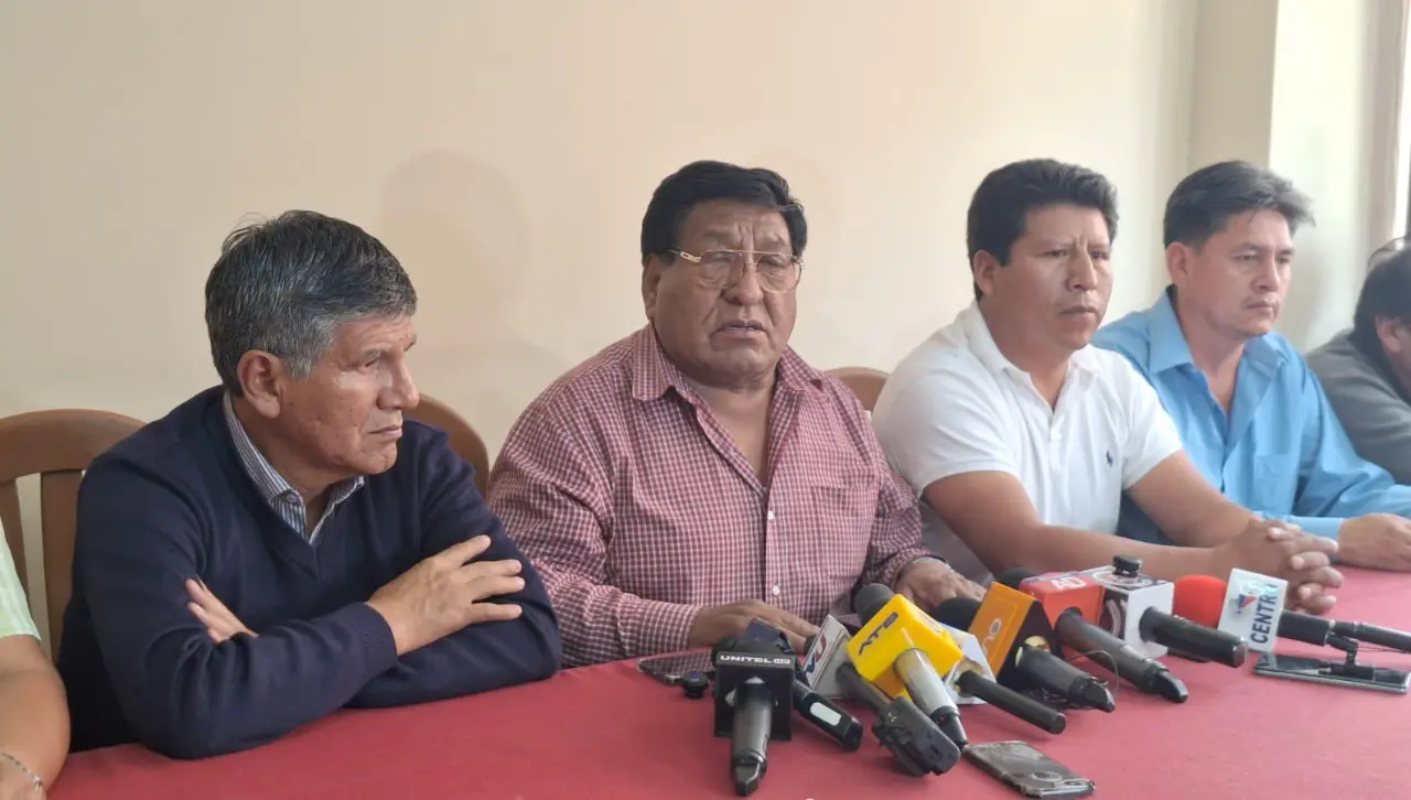 Confederación de Choferes anuncia paro general e indefinido desde este lunes