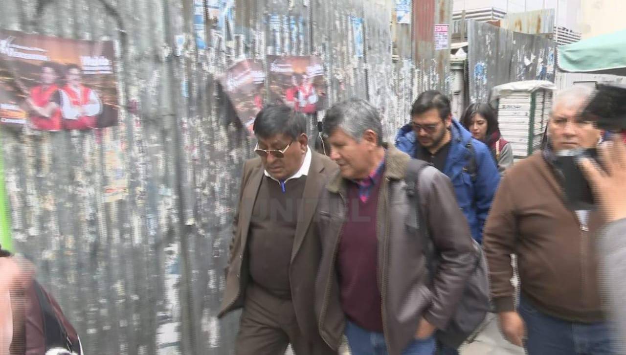 Dirigencia de los choferes abandona diálogo por la gasolina tras denunciar “ausencia” de ministro Medinaceli e “intromisión” de Lara