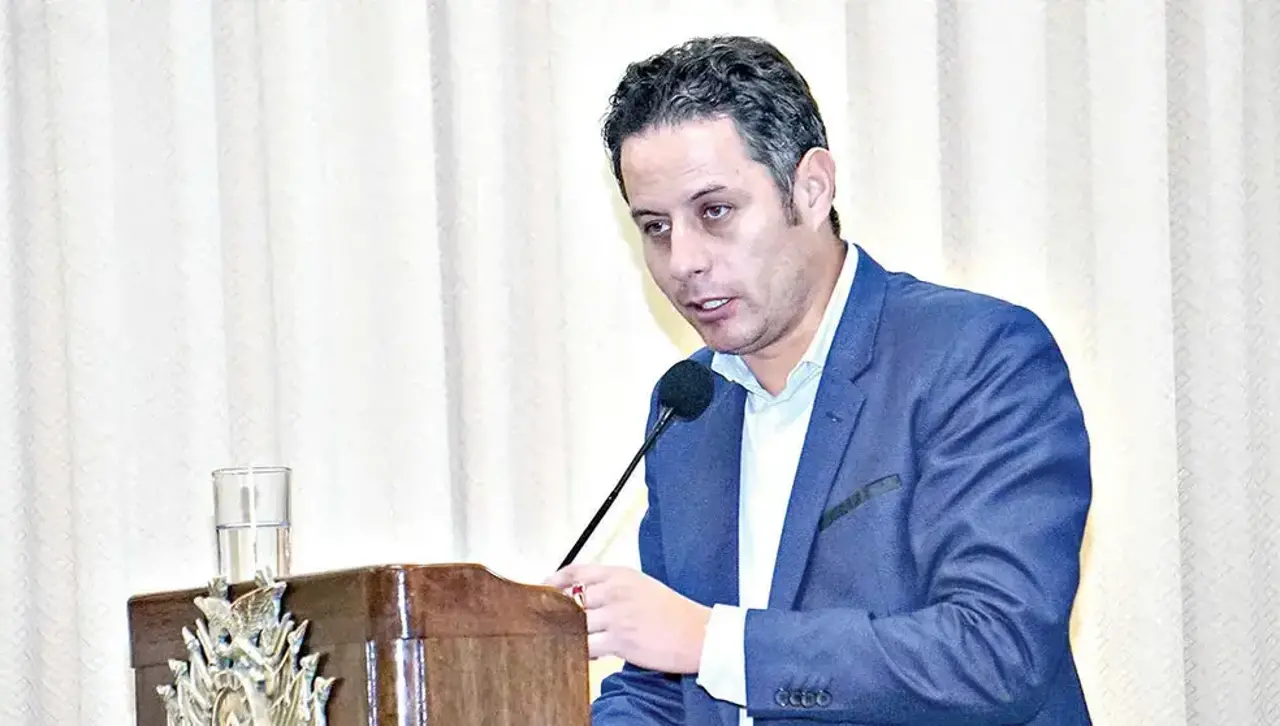 Lara sobre Espinoza: “El ministro está buscando culpables donde no los hay, debería renunciar por moral”