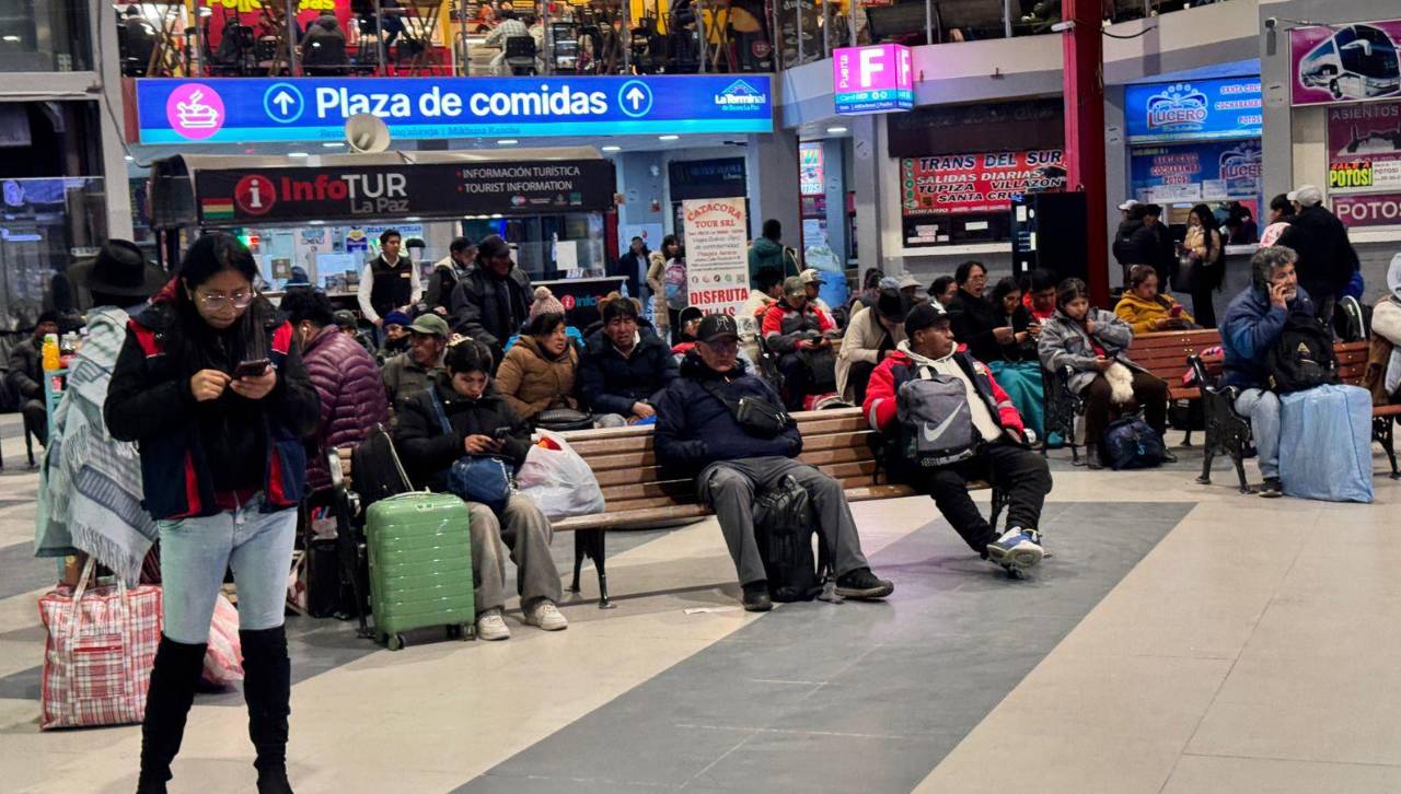 “Solo operamos con el 30% de buses por el diésel”, dice empresa de transporte en la Terminal de La Paz