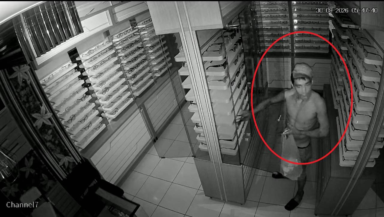 Delincuentes roban dos ópticas en el centro cruceño llevándose objetos valuados en más de Bs 35.000
