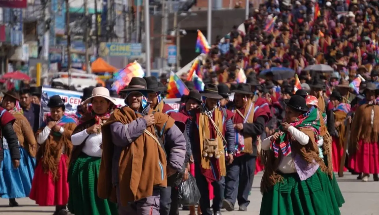 Dirigencia de campesinos instruye masificar los bloqueos indefinidos en Bolivia
