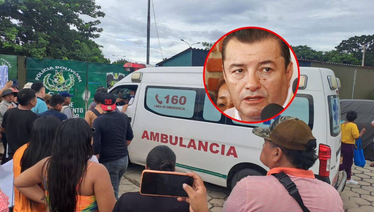 Tras su aprehensión, una ambulancia traslada a Jhonny Fernández a un centro de salud