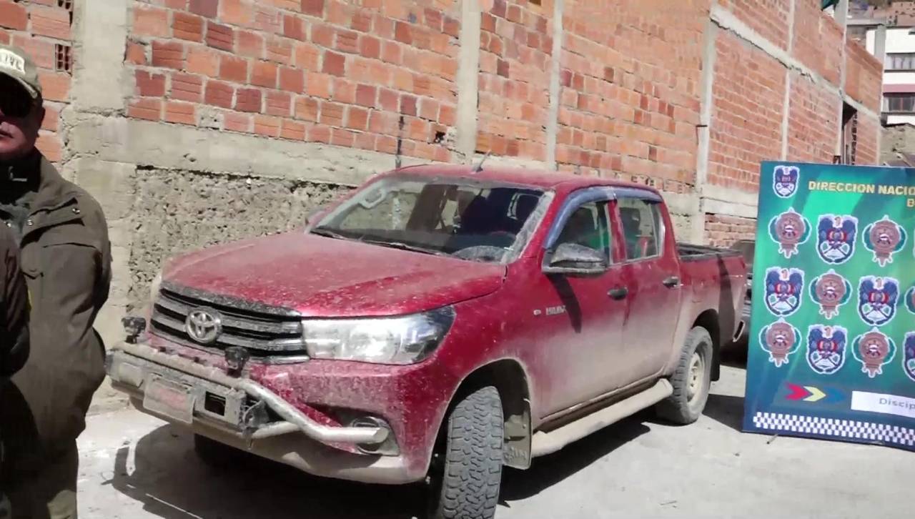 Diprove recupera en Caranavi dos vehículos con reporte de robo en Chile