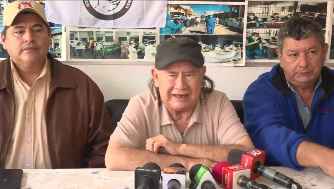 Santa Cruz: Trabajadores del sector salud anuncian un paro para el martes si no les cancelan su sueldo