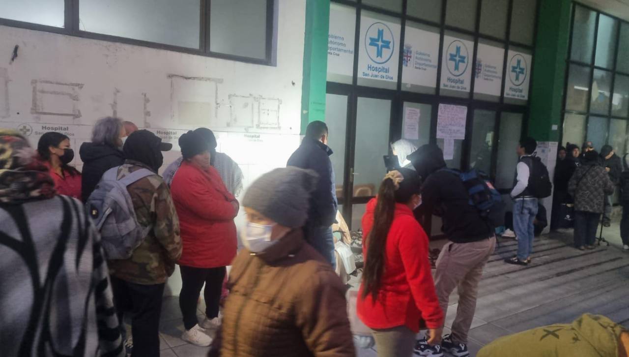 Paro de salud en Santa Cruz cumple su segundo día y desde la Gobernación piden cuarto intermedio a la protesta