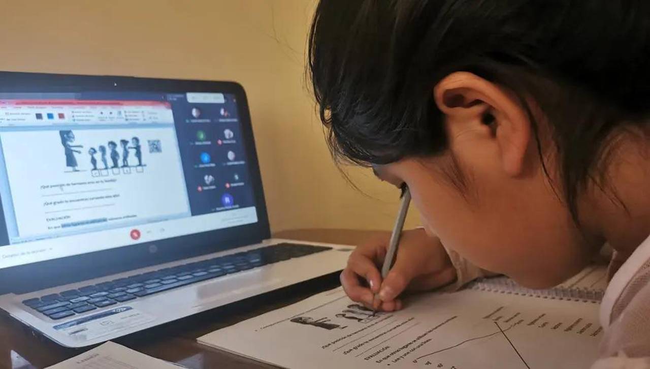 Más del 95% de las escuelas de Santa Cruz volvió a clases presenciales, dice director departamental de Educación