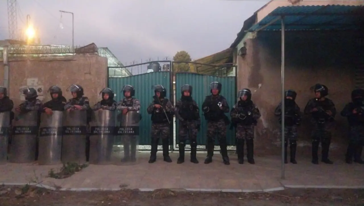 Aprehenden a cinco personas tras allanamiento por atraco a una empresa en Cochabamba