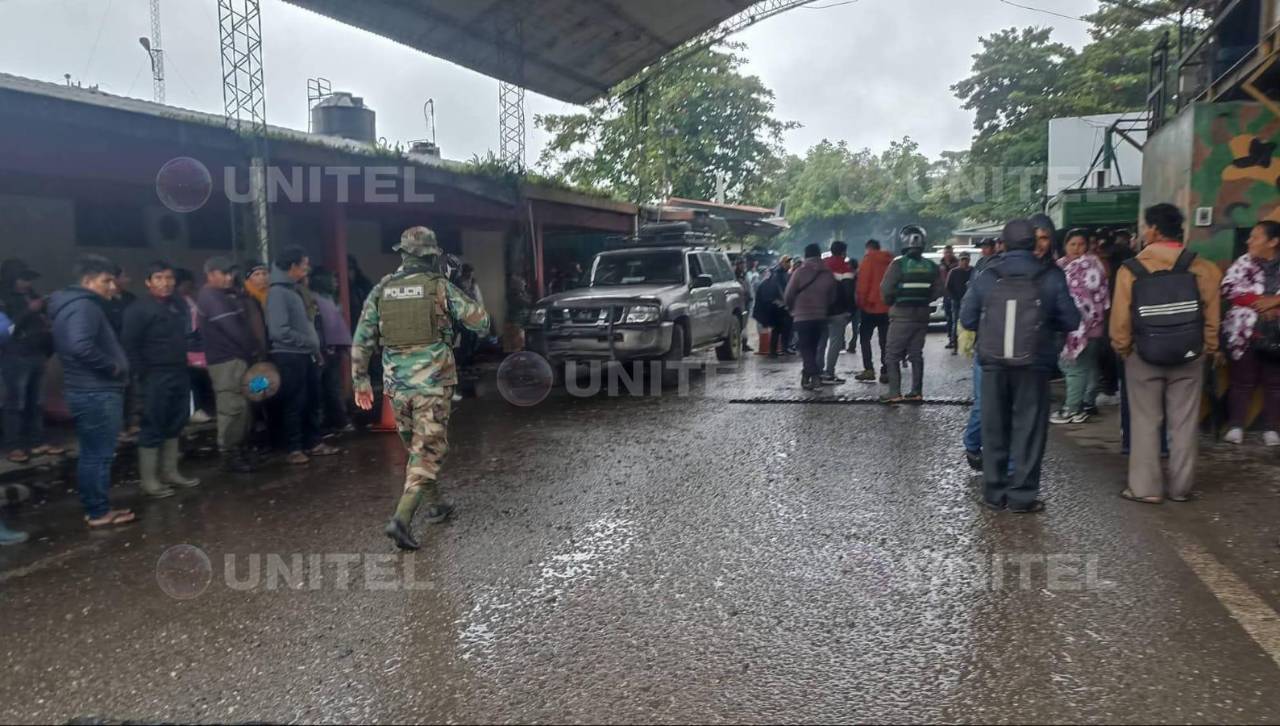 Cocaleros toman un retén en el trópico de Cochabamba y obligan al repliegue de uniformados de Umopar 