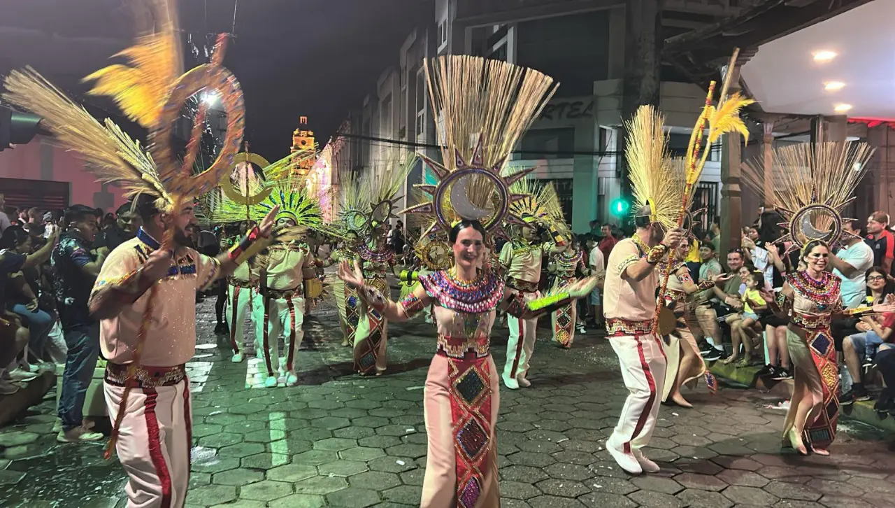 Los Testarudos y Camila I brillan en la primera precarnavalera 