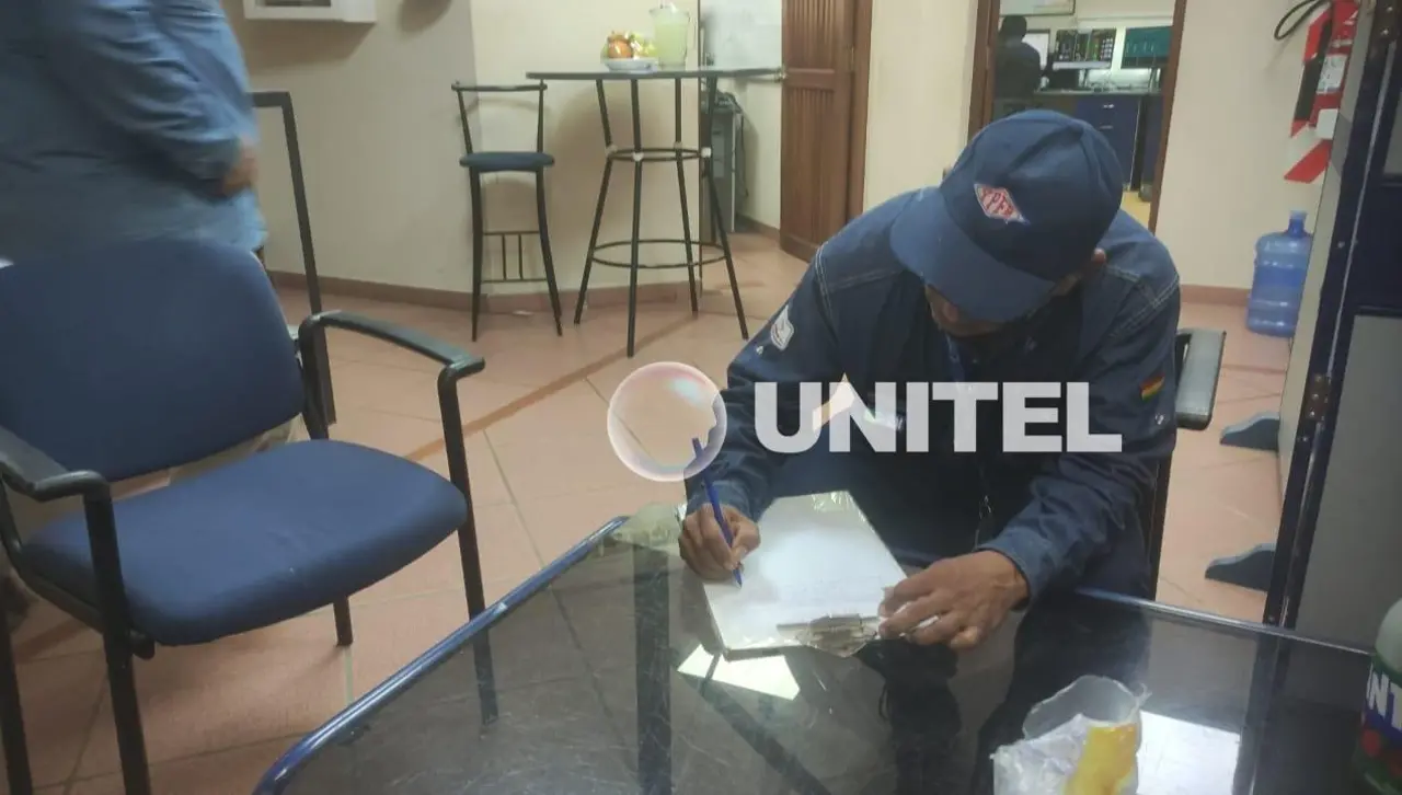 Productores campesinos de los valles cruceños firman acuerdo para el cierre de válvulas en la planta de bombeo de Oconi