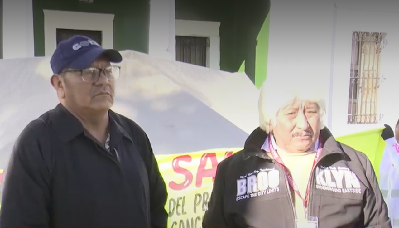Pacientes renales instalan una vigilia ante falta de pago a centros de diálisis en Santa Cruz