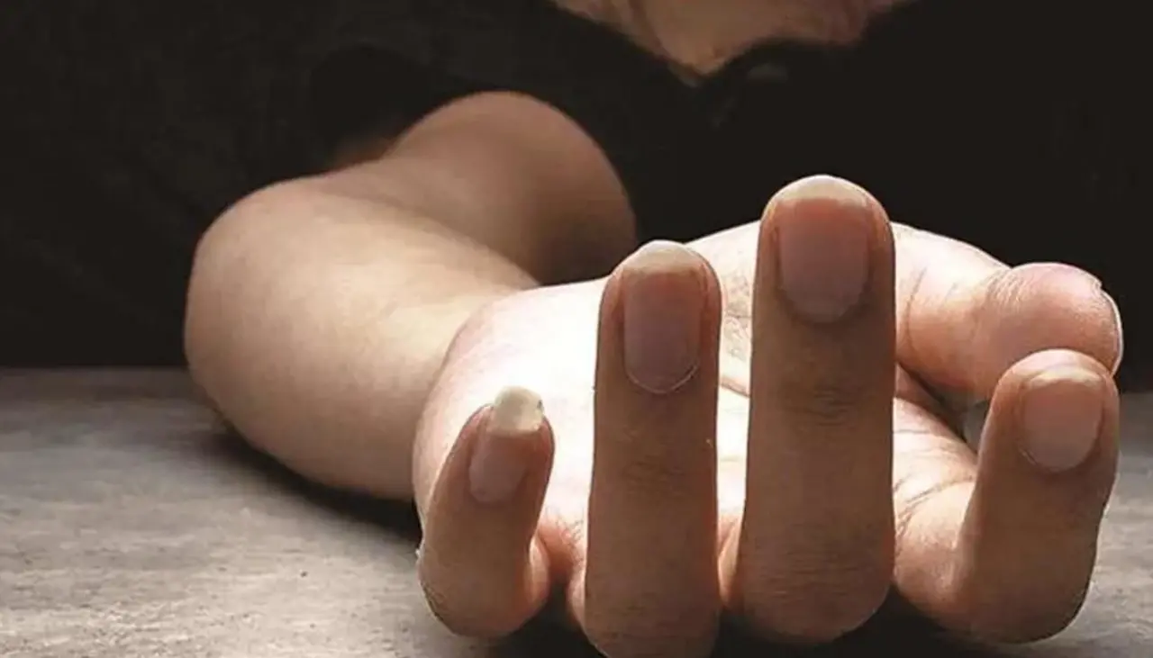 Hallan en una cancha a una mujer sin vida y con signos de agresión sexual, reporta la Policía