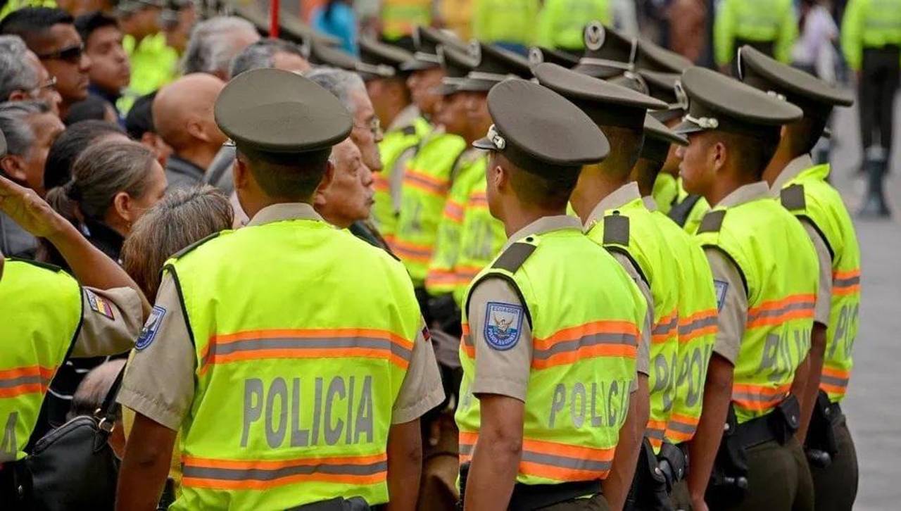 Mueren 3 presuntos delincuentes en tiroteo con militares en zona tropical de Ecuador