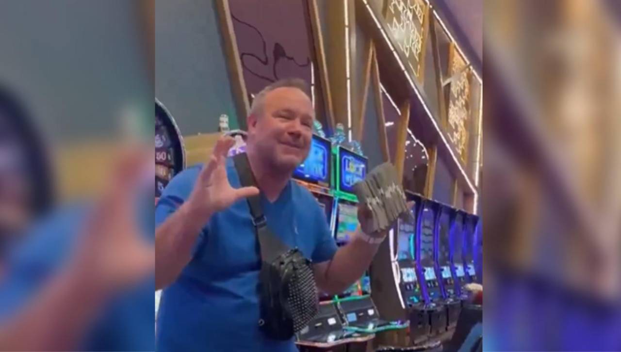 Hombre gana 100.000 dólares en un casino y le entrega generosa propina a trabajadora