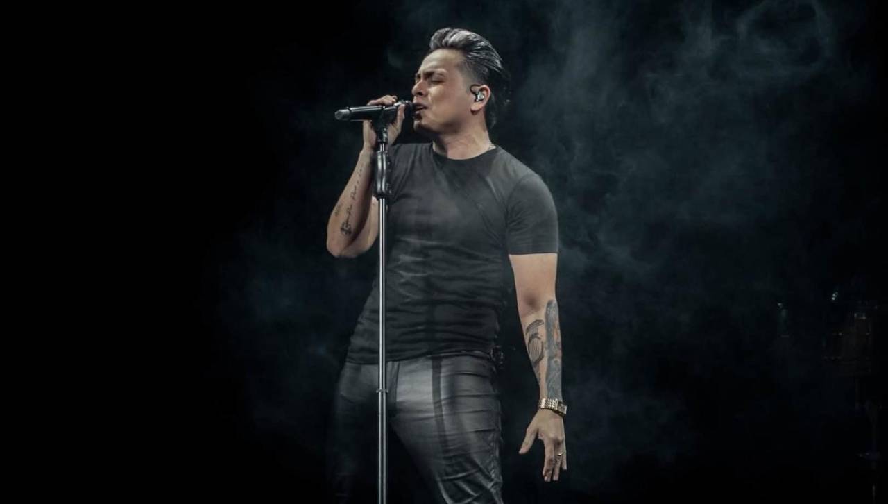 Luis Vega conquista con su música en las calles de Colombia