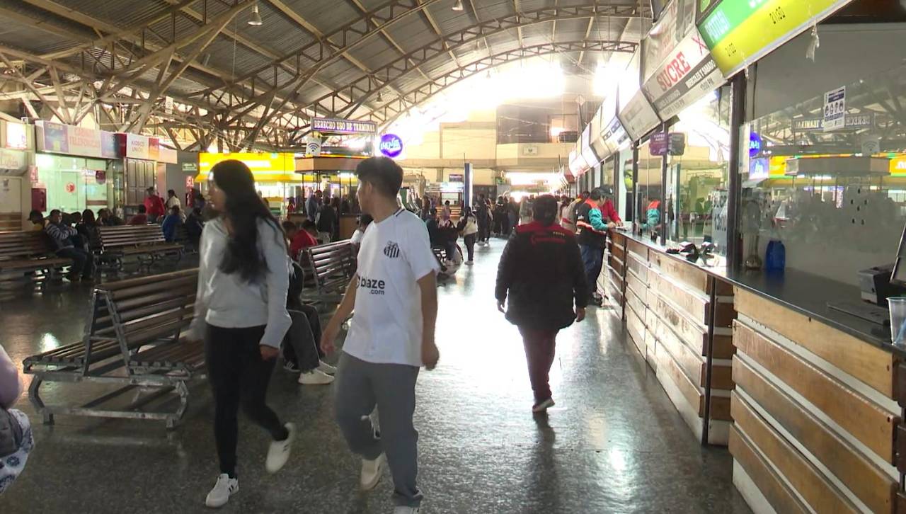 Desde la Terminal de Cochabamba siguen suspendidos los viajes a La Paz, pero se habilitaron hacia otros departamentos