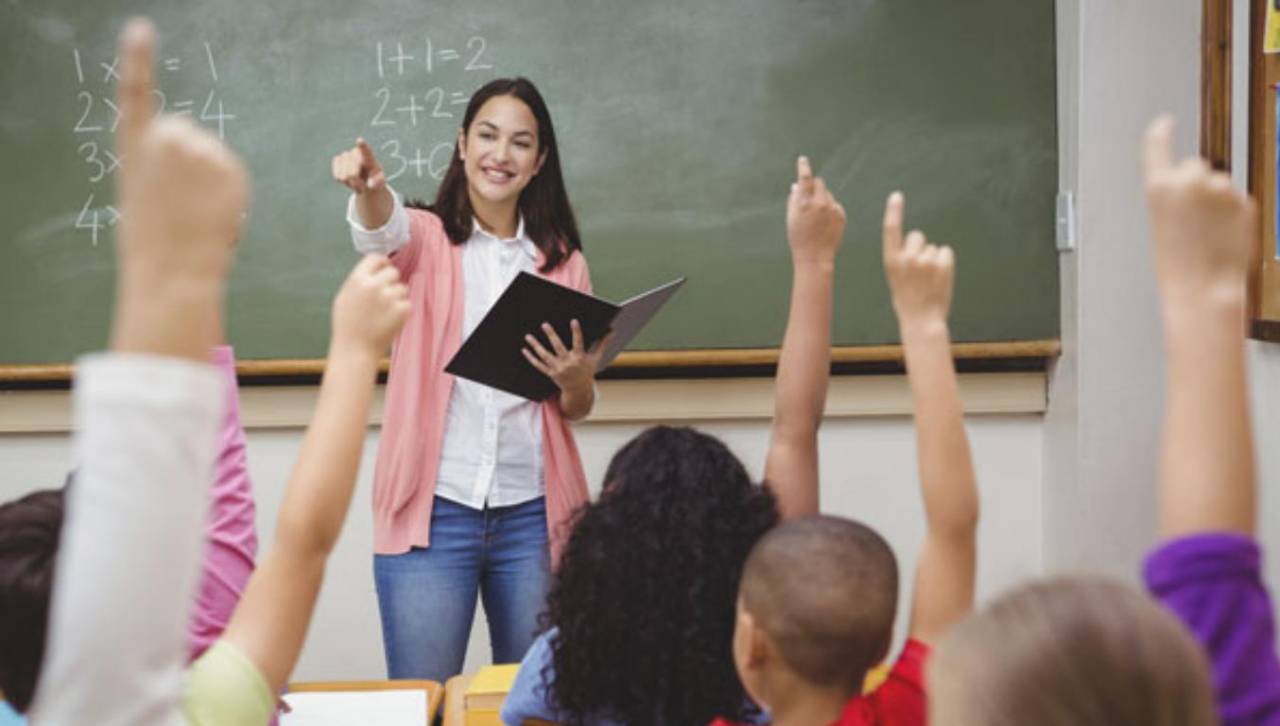 Bolivia celebra este 6 de junio el Día del Maestro, en reconocimiento a su aporte a la educación