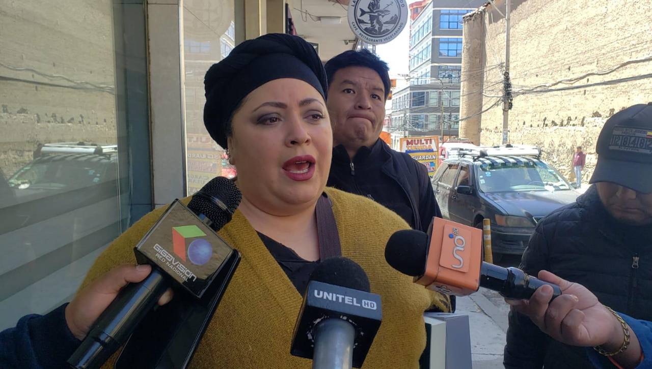 “Arce se encuentra bien, está con el espíritu firme”, señala exministra Prada