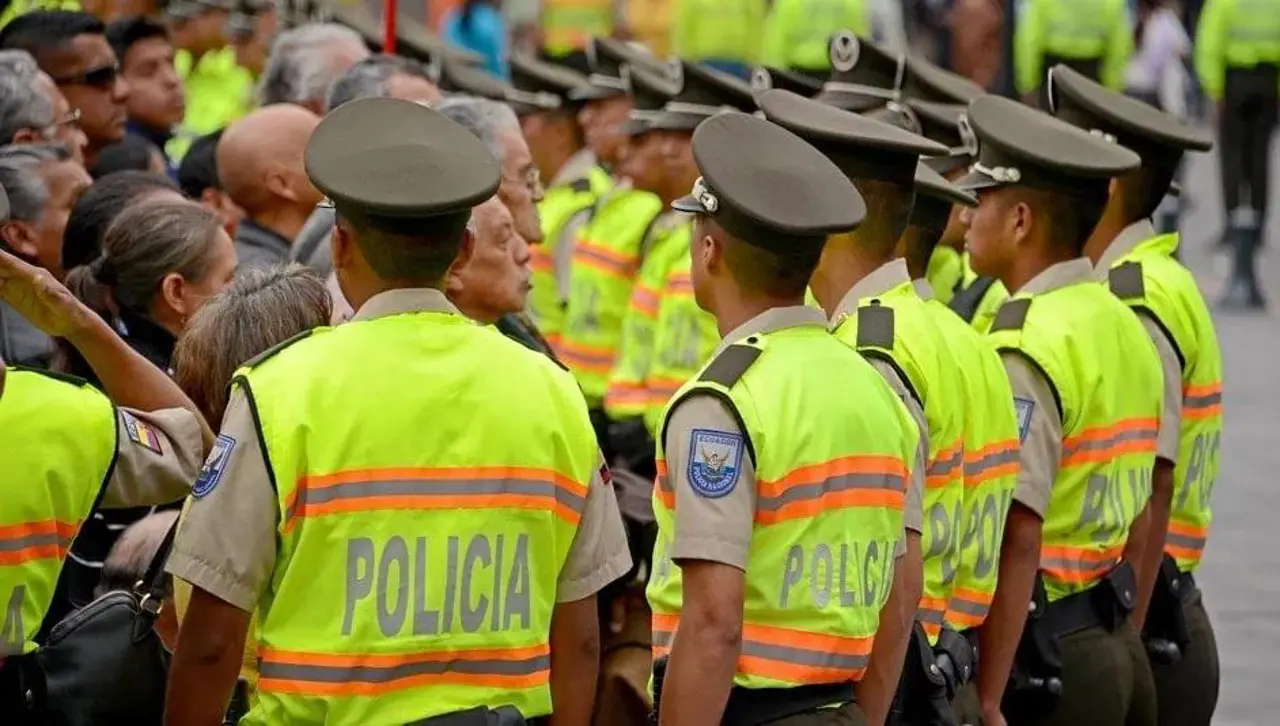 Mueren 3 presuntos delincuentes en tiroteo con militares en zona tropical de Ecuador