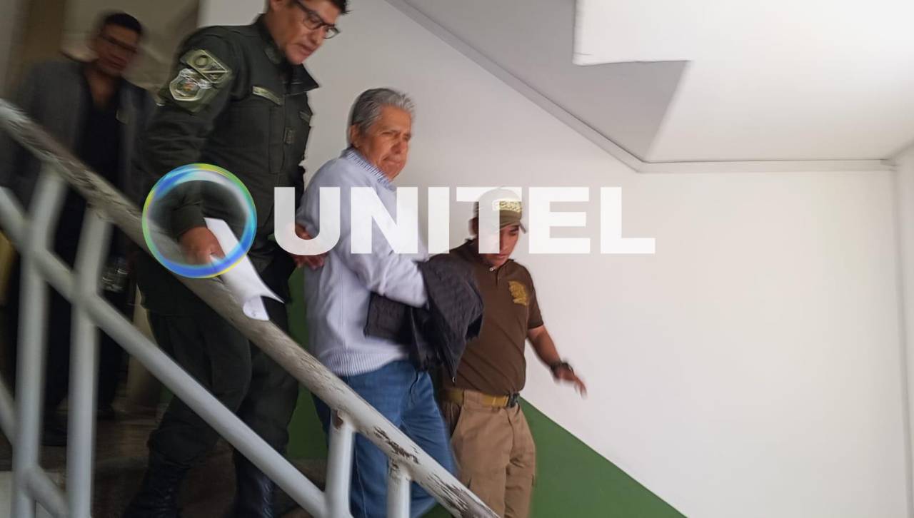 Aprehenden a Edmundo Novillo, exministro de Defensa de Luis Arce, por el caso radares