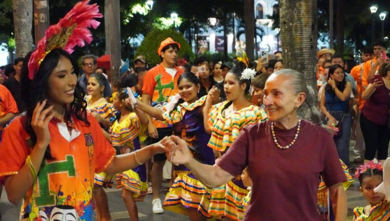 Diciembre se vive con música y tradición en la Plaza 24 de Septiembre de Santa Cruz de la Sierra