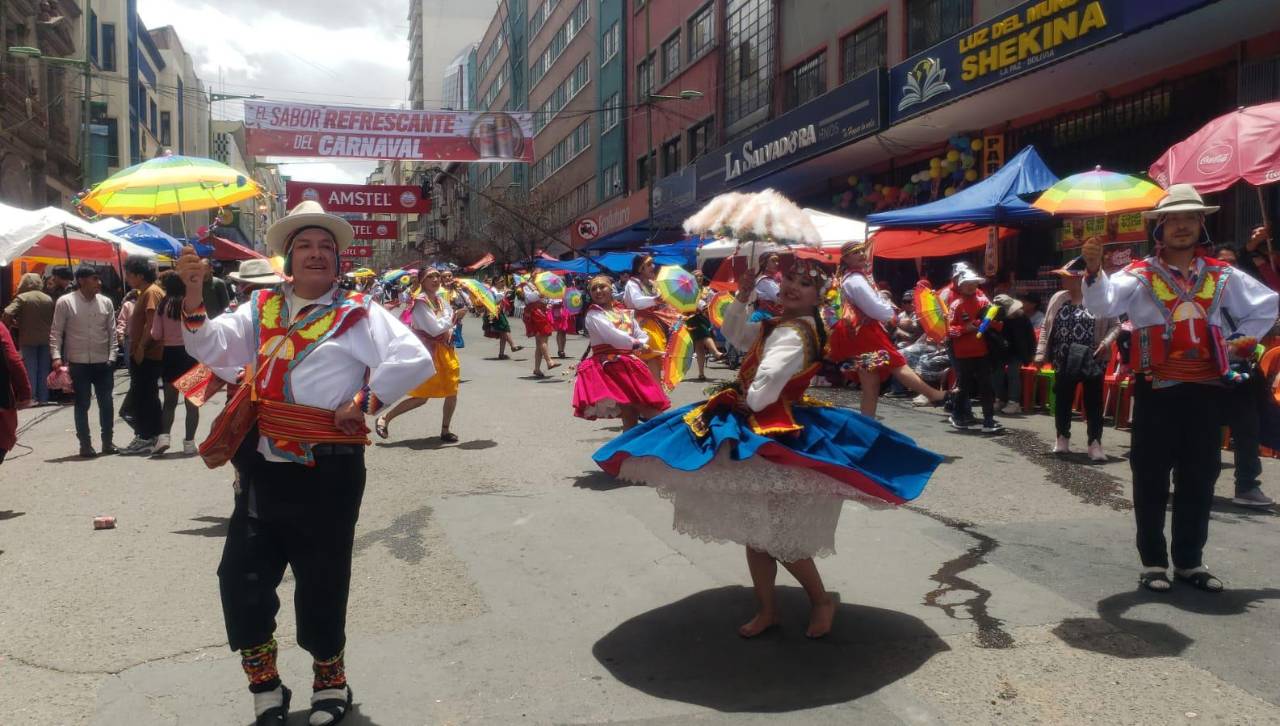 La Paz vive el Lunes de Carnaval con danza y música en el tradicional Jisk’a Anata