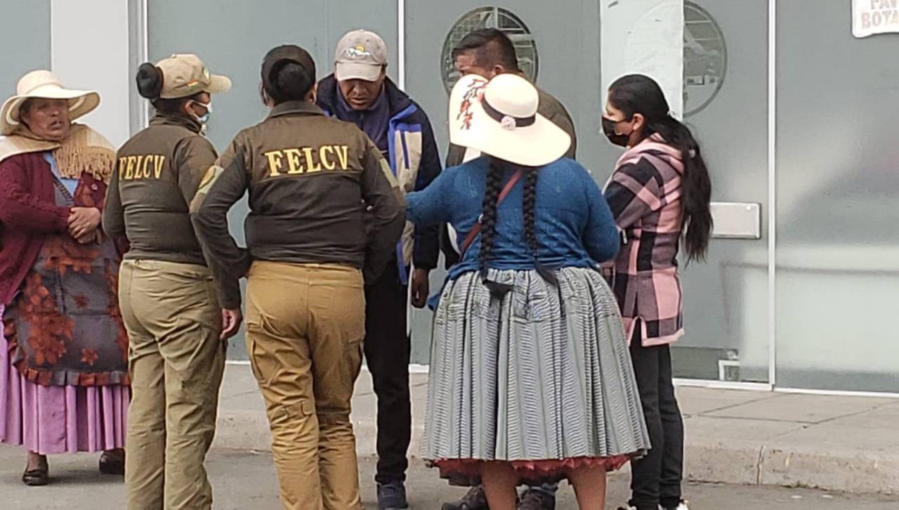 Intento de infanticidio: Madre sigue prófuga y familiares denuncian que se llevó todos los ahorros