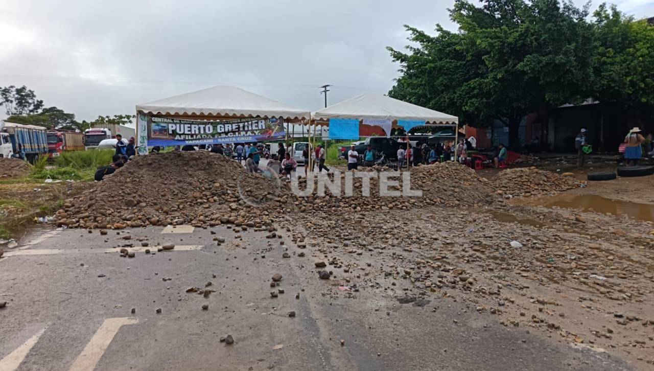 Tras cuarto intermedio, restablecen bloqueo en Yapacaní, ruta nueva que une Santa Cruz con Cochabamba