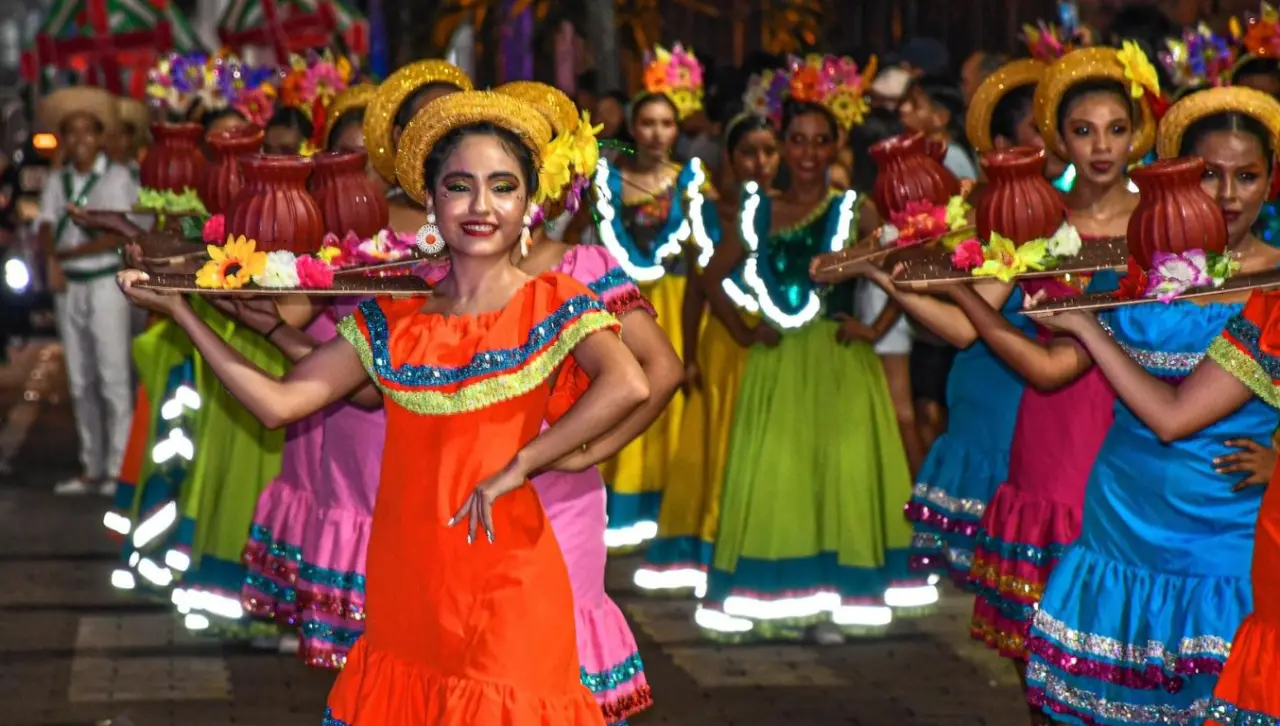 ¡Se viene la fiesta grande! Bailarines se preparan para la primera precarnavalera cruceña