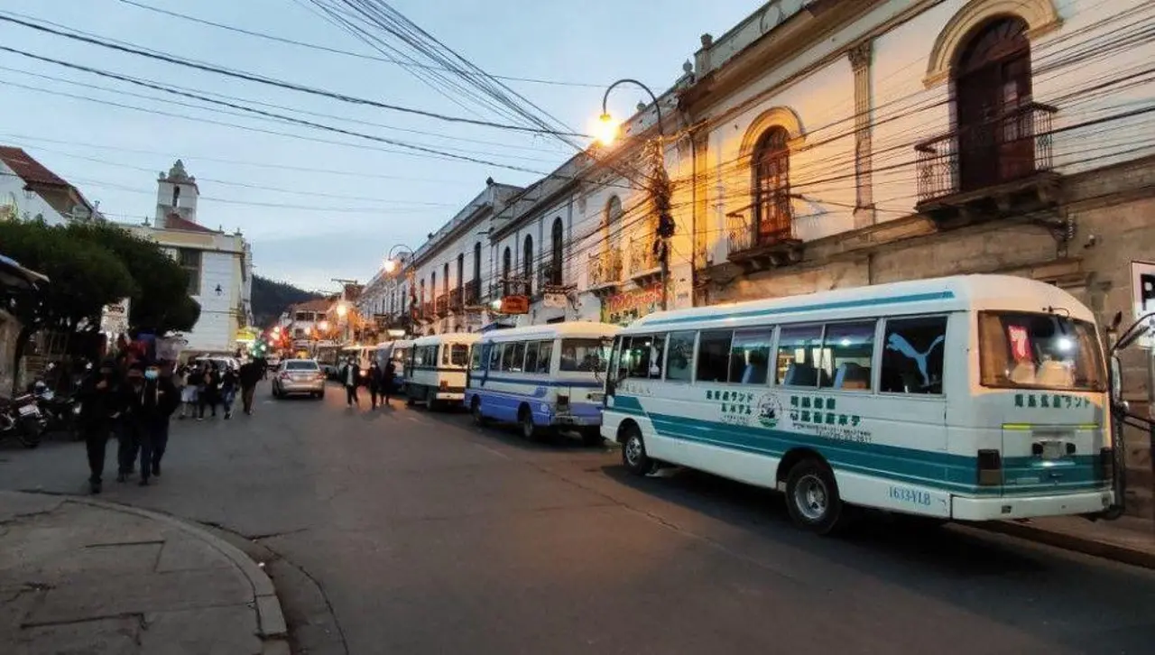 En Sucre y Potosí el transporte público decidió elevar tarifas tras la eliminación de la subvención