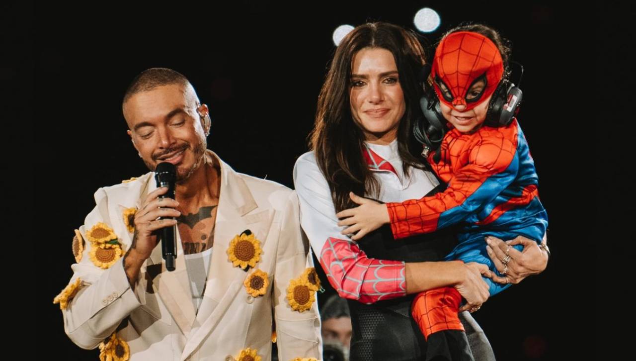 J Balvin llega hasta las lágrimas en Bogotá, tras recibir una sorpresa durante su concierto