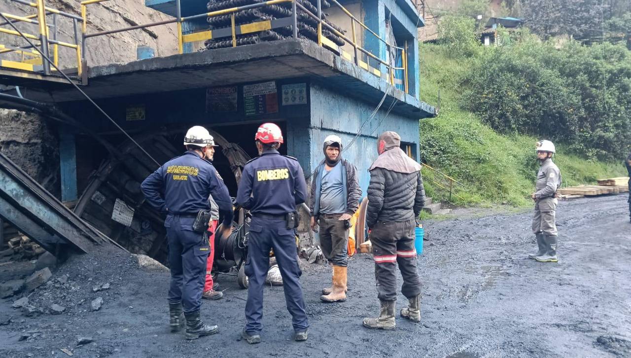 Explosión deja cuatro personas atrapadas en mina de carbón de Colombia