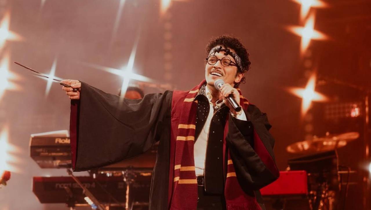 ¡Magia en el escenario! Bruno Mars sorprende al disfrazarse de ‘Harry Potter’