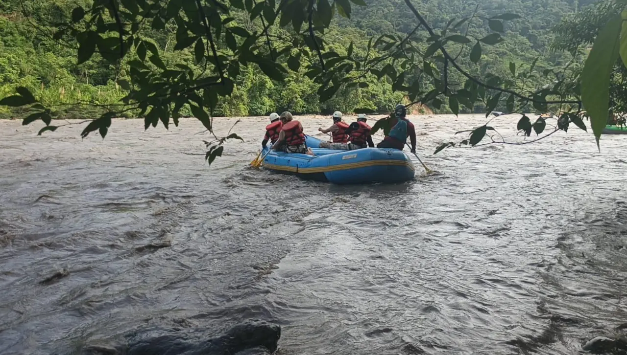 Suman nueve días de desaparecidos y aún no se da con el adulto y el niño que cayeron al río