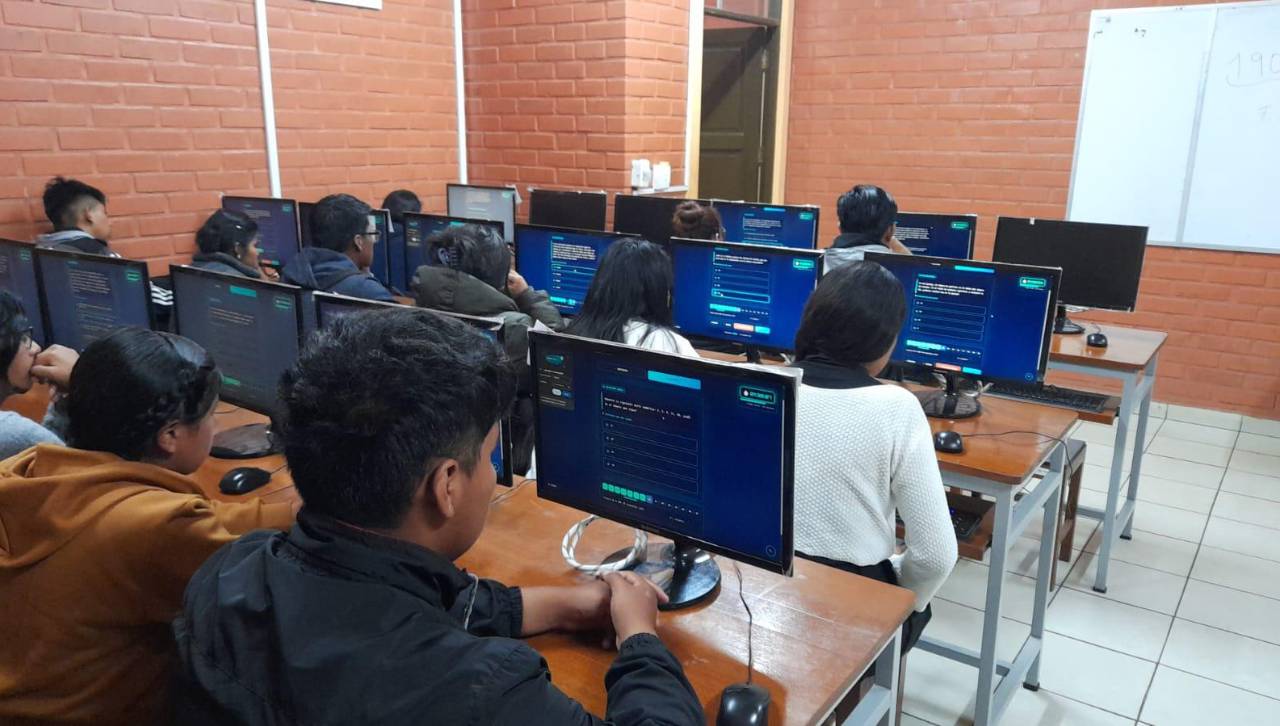 Colegios particulares de Santa Cruz anuncian clases presenciales para este lunes, pese al paro del transporte 
