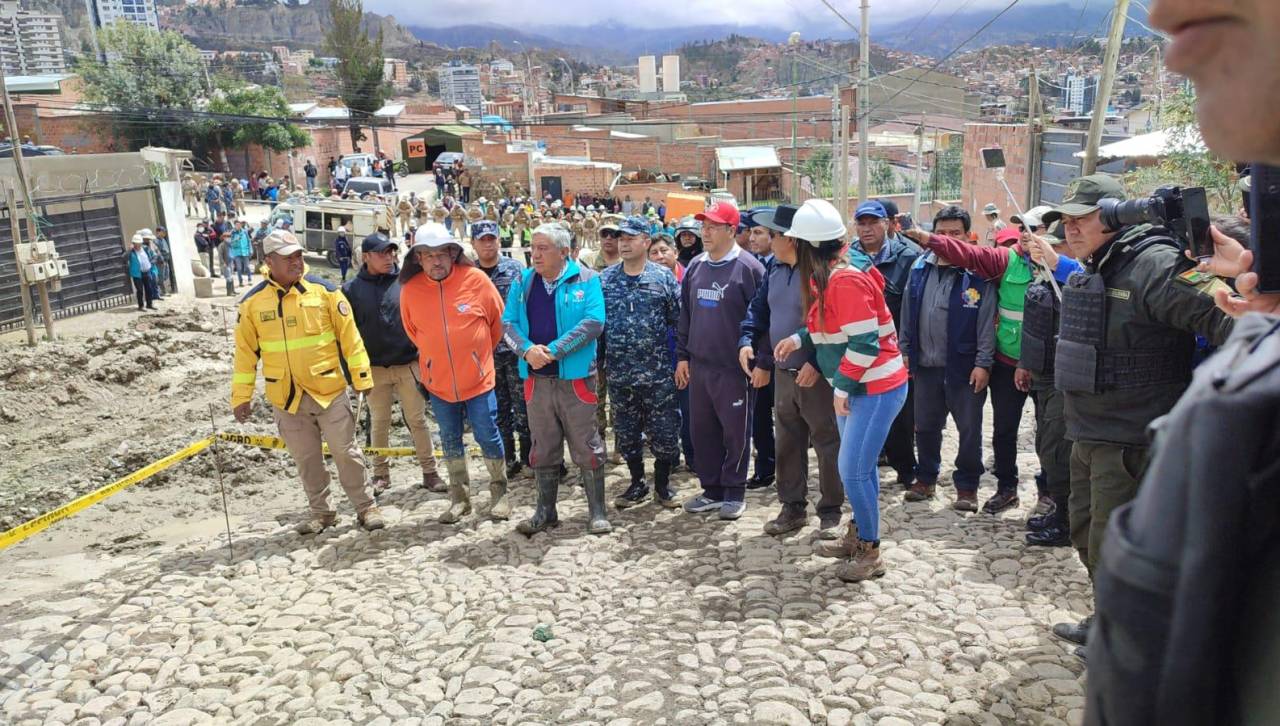 Arce llega a la zona afectada por la mazamorra en Bajo Llojeta y Arias dice que son unas 40 viviendas las afectadas