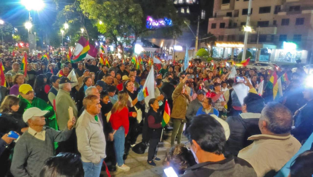 Sector Multisectorial marcha en Cochabamba en rechazo a los bloqueos y la violencia