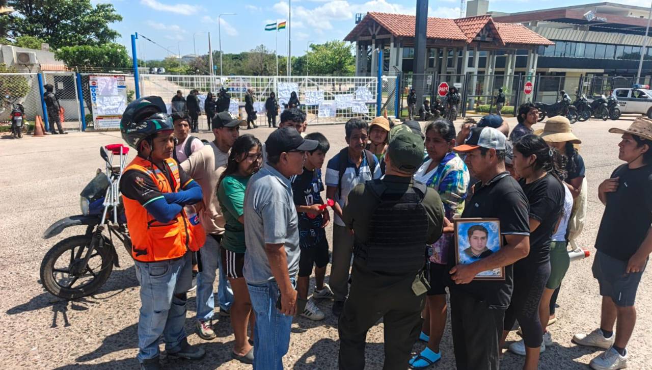 Vecinos de Palmasola exigen el retiro de cisternas tras registrarse accidentes fatales cerca de la refinería