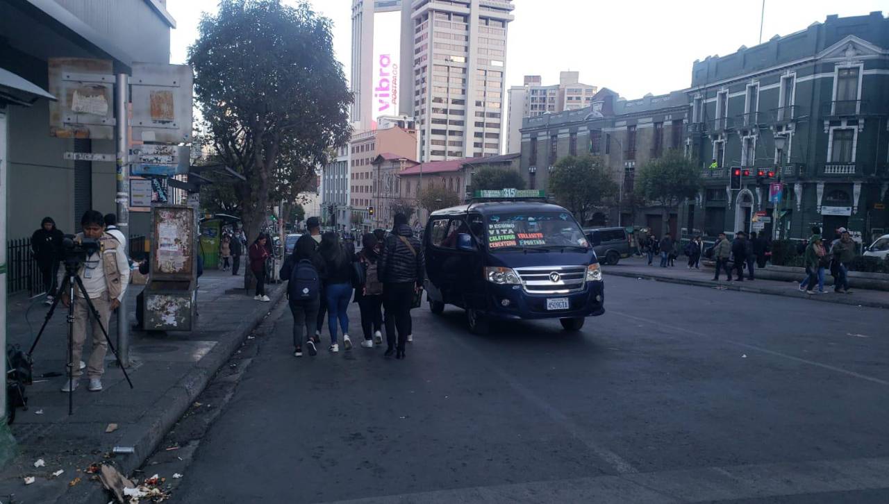 La Paz: Se normaliza la circulación vehicular en el centro tras enfrentamientos entre mineros y la Policía