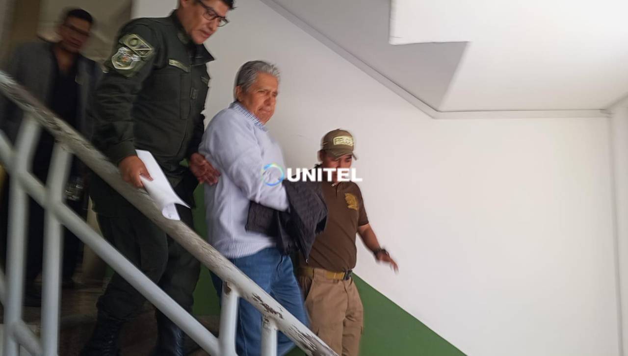 Aprehenden a Edmundo Novillo, exministro de Defensa de Luis Arce, por el caso radares