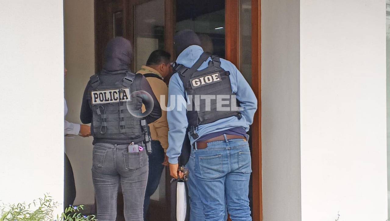 Allanan inmueble en Equipetrol por el caso de droga hallada en madera en Chile