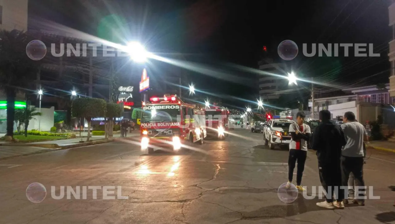 Humo en ducto provoca susto en céntrico edificio de Cochabamba