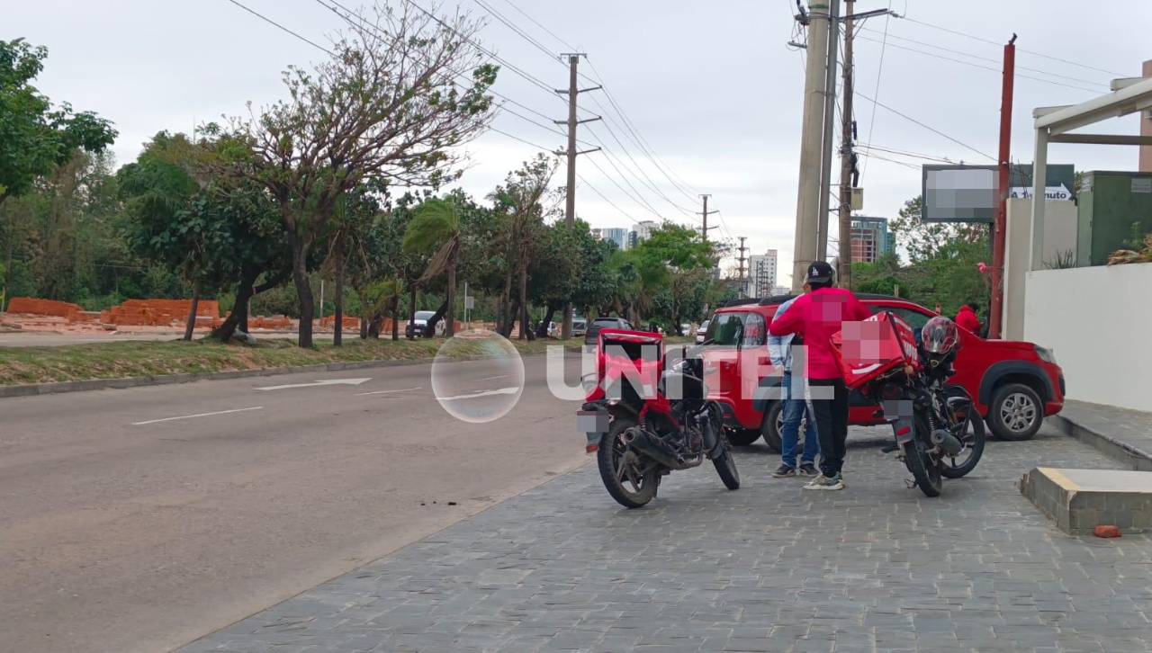 Joven repartidor sufre el robo de su celular luego de que se negara a darle una moneda a un antisocial