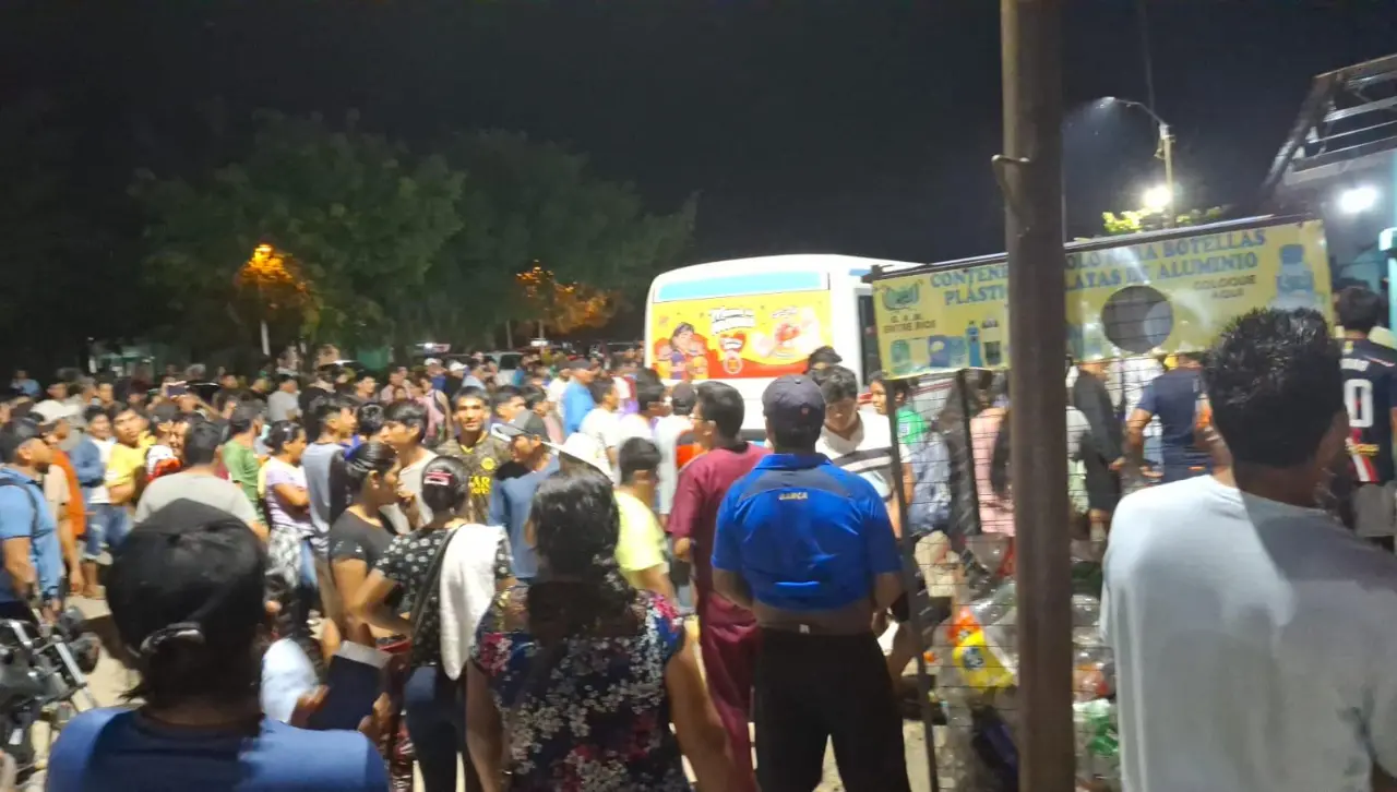 Reportan que dos micros con hinchas de Blooming fueron retenidos en Bulo Bulo tras desmanes