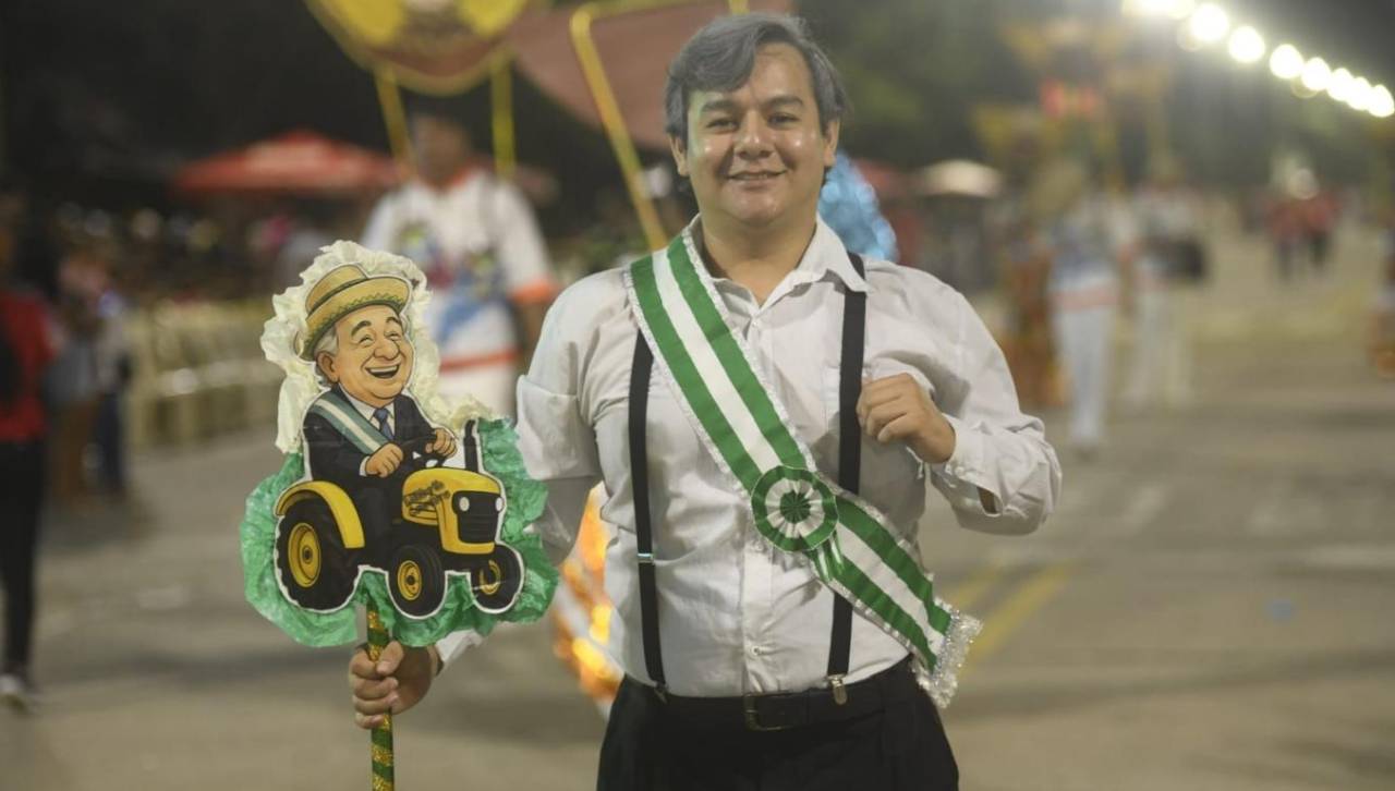 Ballet dedica su presentación a Percy Fernández en el Corso Cruceño con un emotivo homenaje 
