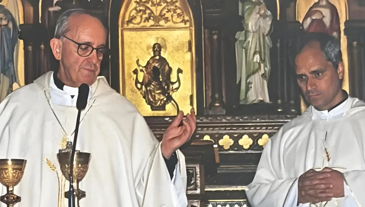 La inédita foto del encuentro entre León XIV y Francisco en Argentina, antes de ser elegidos papas